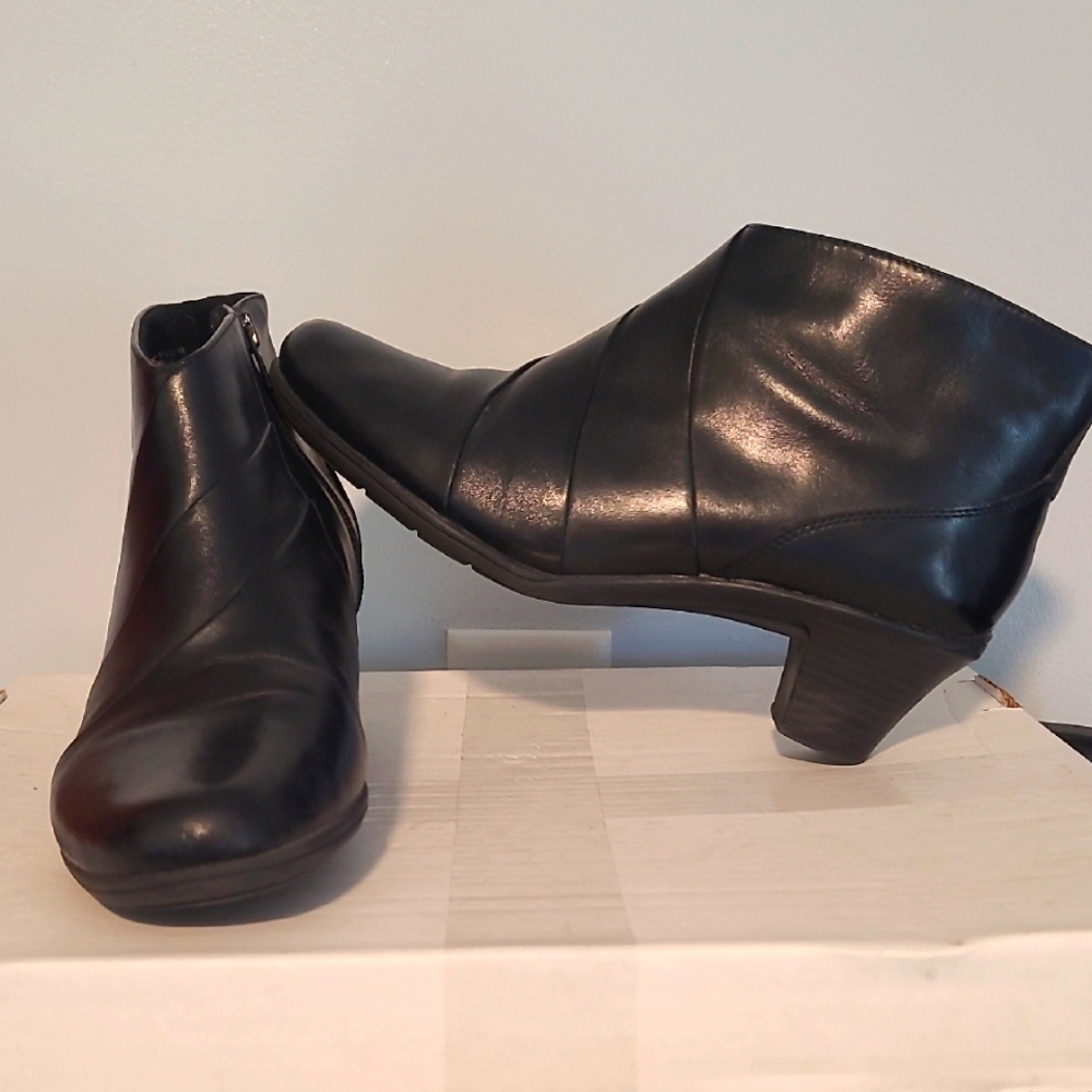 Bass Black Leather Ankle Boots 10M